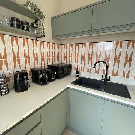 Apartment Sophisticated With Clifton Views