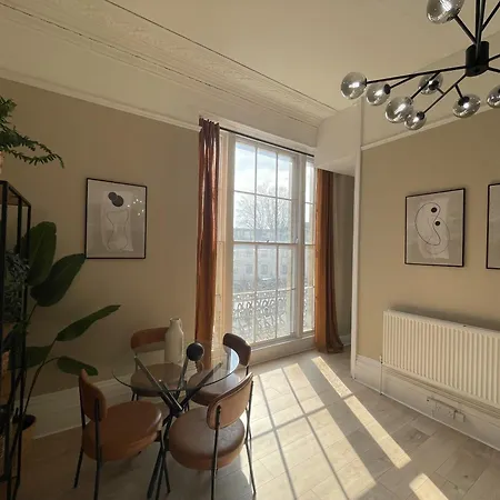 Sophisticated With Clifton Views * ブリストル