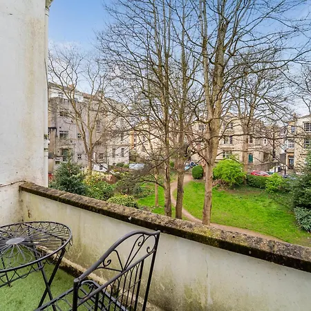 Apartment Sophisticated With Clifton Views *