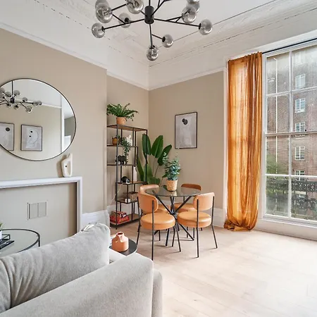 Sophisticated With Clifton Views Apartment *