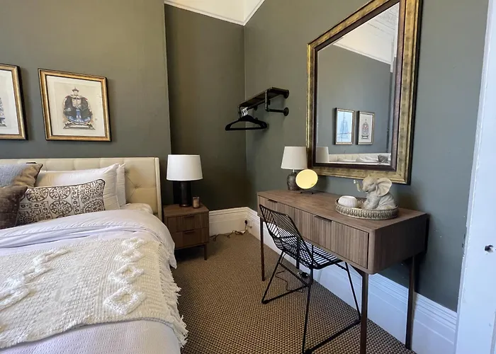 Sophisticated With Clifton Views