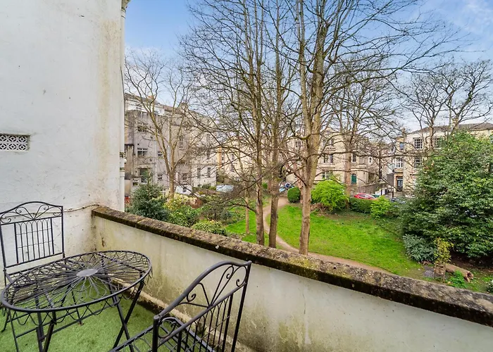 Apartment Sophisticated With Clifton Views *