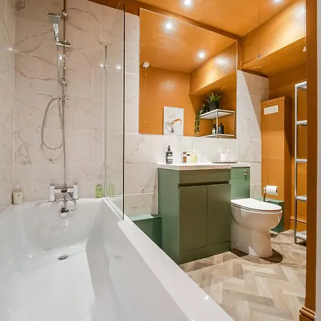 Sophisticated With Clifton Views Apartament *