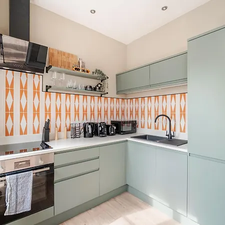 Апартаменти Sophisticated With Clifton Views